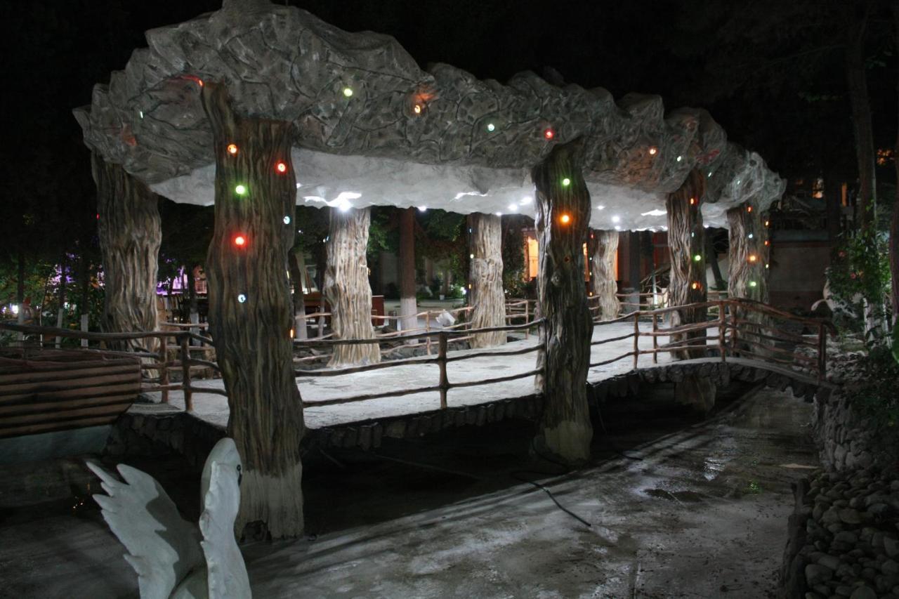 Titanik Hotel Баку Экстерьер фото
